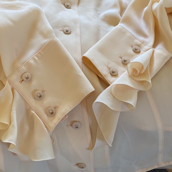 Escada Silk Cream Ruffle Sleeve Logo ButtonDown Shirt NeverUsed - Picture 9 of 16
